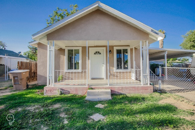 Building Photo - 906 Wilson Ave