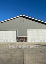 Building Photo - 6916 N Hydraulic Ave