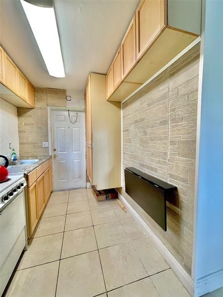 Foto principal - 844 NW 15th Ave