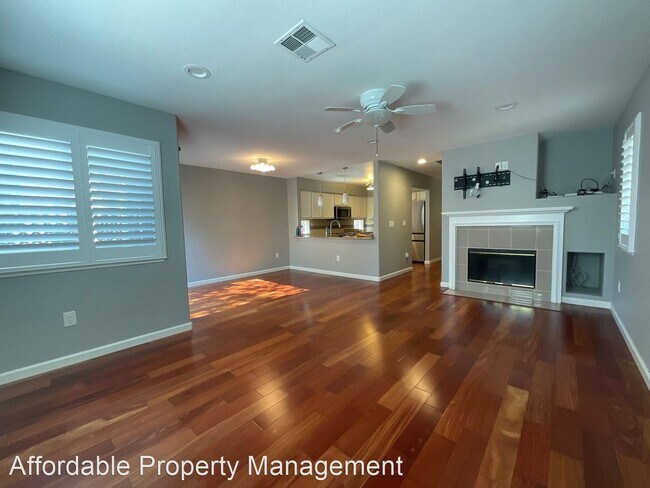 Building Photo - 3 br, 2.5 bath House - 1108 Vista Pointe Cir