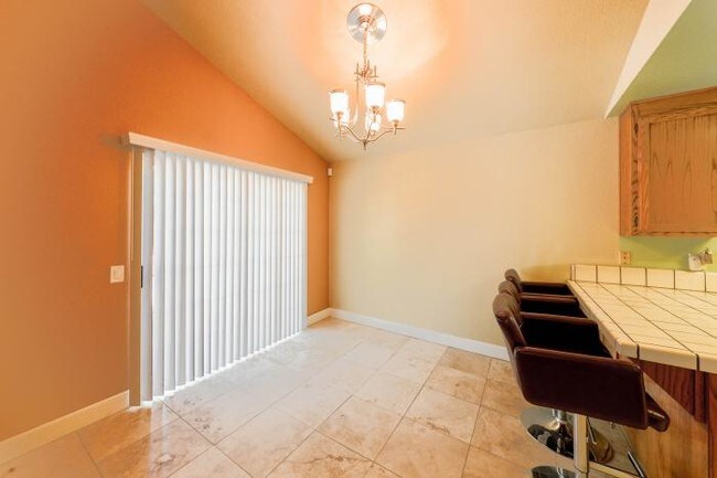 Building Photo - 3 bedroom in Gilroy CA 95020