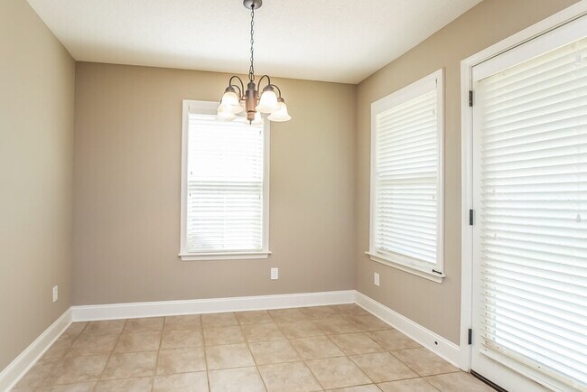 Foto del edificio - 1367 Arbor Lake Dr S