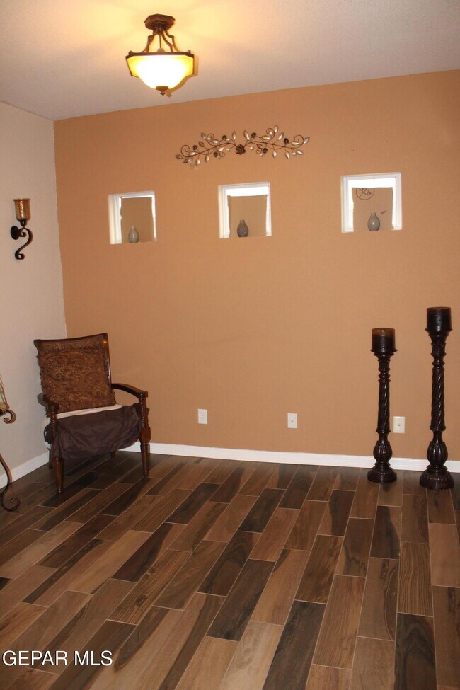 Foto del edificio - 336 Emerald Woods St