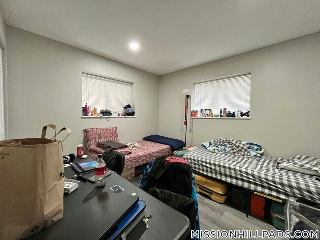 Foto del edificio - 226 Parker Hill Ave