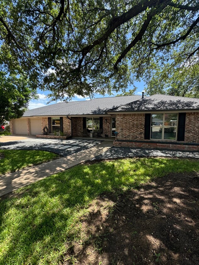 Foto principal - 2303 Inverrary Cir