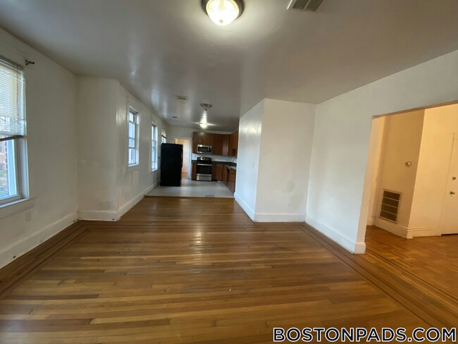 Building Photo - 26 Schuyler St