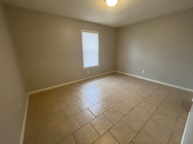 Building Photo - 17 Tricia Cv