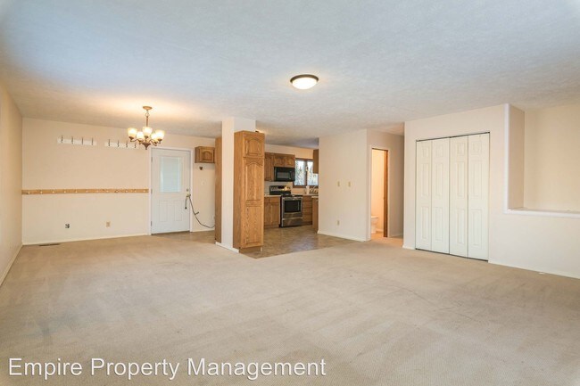 Building Photo - 4 br, 2.5 bath House - 1348 Benshoof Drive