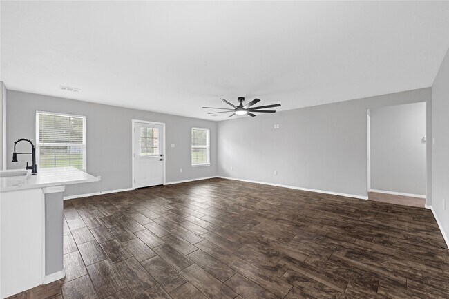 Foto del edificio - 5627 Knox St