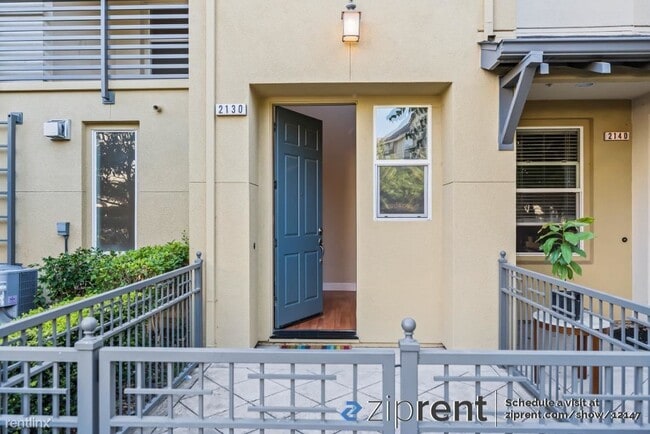 Building Photo - 3 br, 3 bath Townhome - 2130 Klassen Way, ...