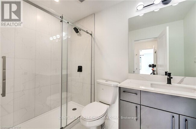 Photo du bâtiment - 3900 Savoy St