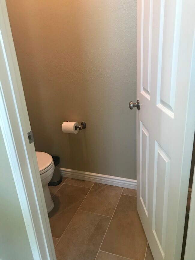 Master bathroom toilet room - 9307 Diane Ave
