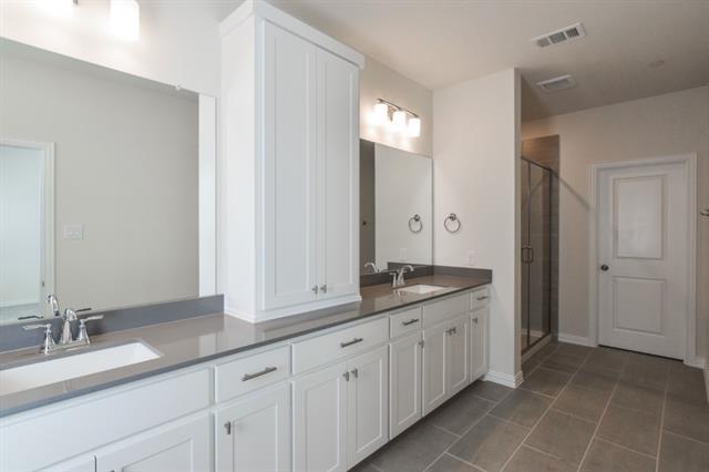 Building Photo - 2805 Jacaranda Dr
