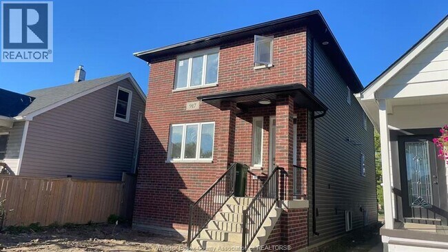 Photo du bâtiment - 917 McKay Ave