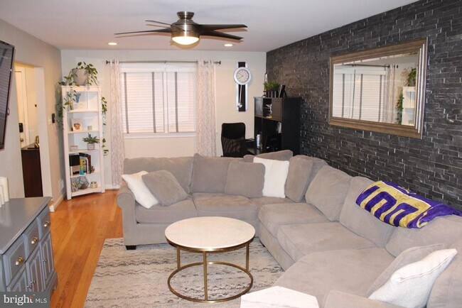 Foto del edificio - 3314 Spring Ln