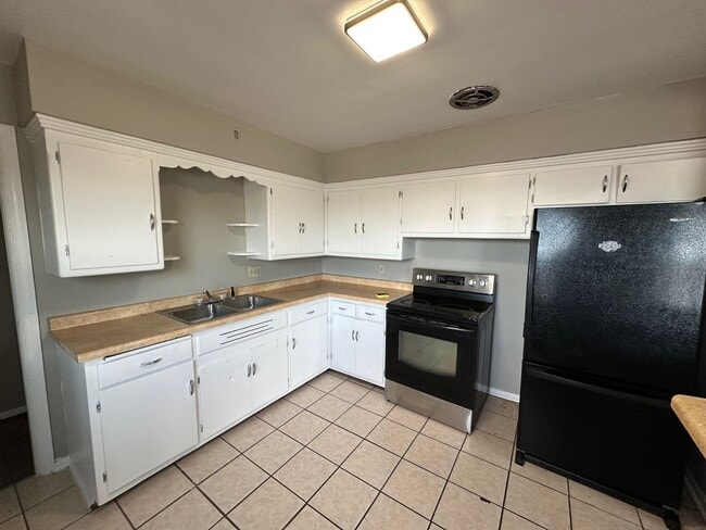 Foto del edificio - 7105 W Capitol Dr