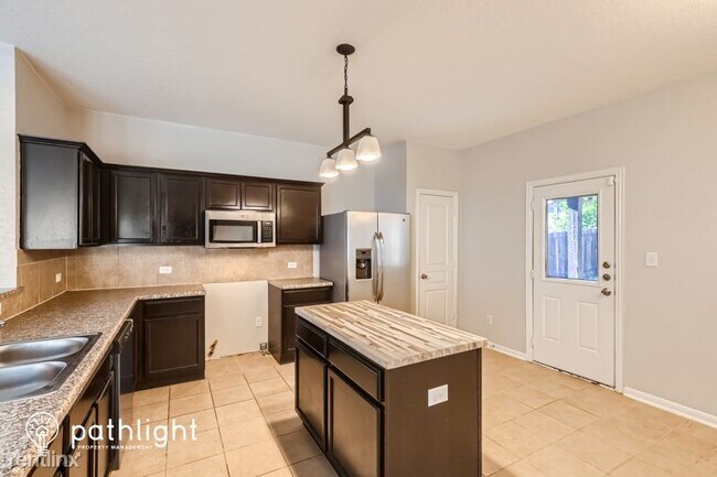 Foto del edificio - 4 br, 2.5 bath House - 8819 Olmstead Park ...