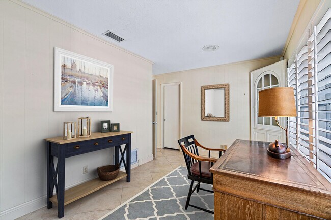 Building Photo - 1498 Point Way