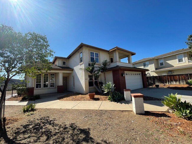 Foto del edificio - Spacious 5 Bedroom-4 Bathroom Two Story Ho...
