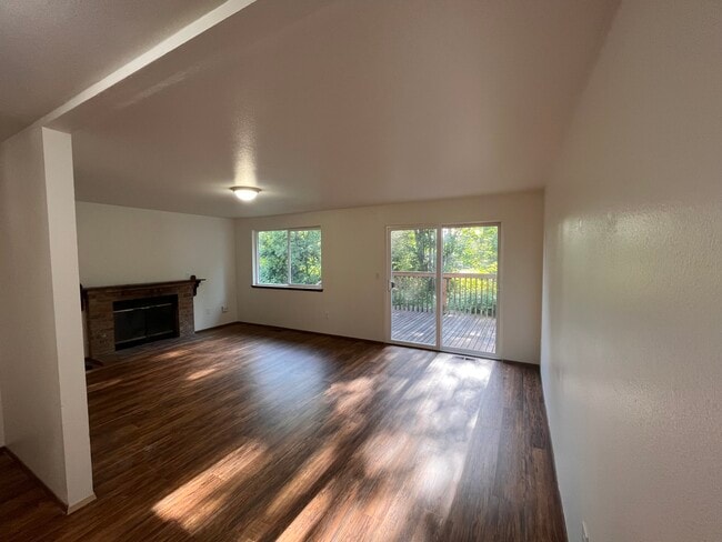 Building Photo - 3809 Maple Ave