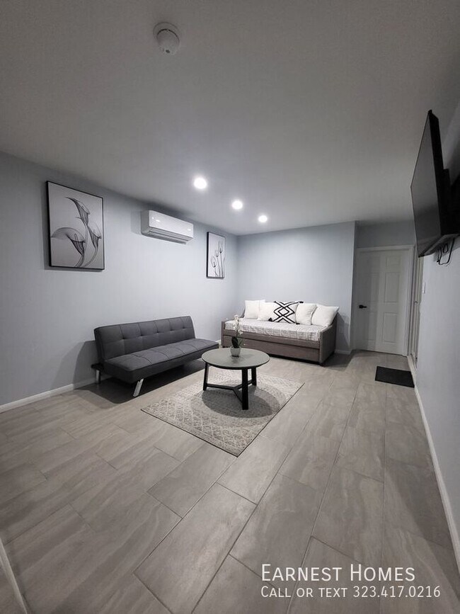 Foto del edificio - 8448 Calvin Ave Northridge, CA 91324