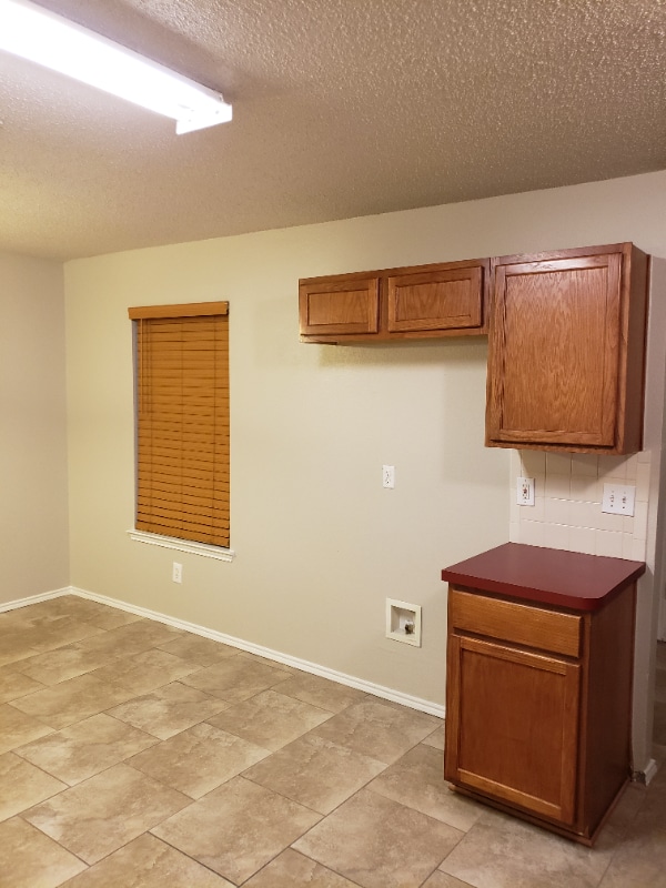 Building Photo - 712 Oriole Dr