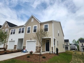 Building Photo - 5715 Woodlawn Dr