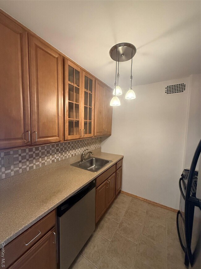 Foto del edificio - 220-55 46th Ave