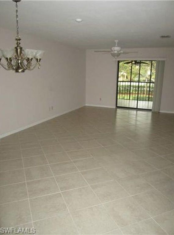 Living room - 10011 Maddox Ln