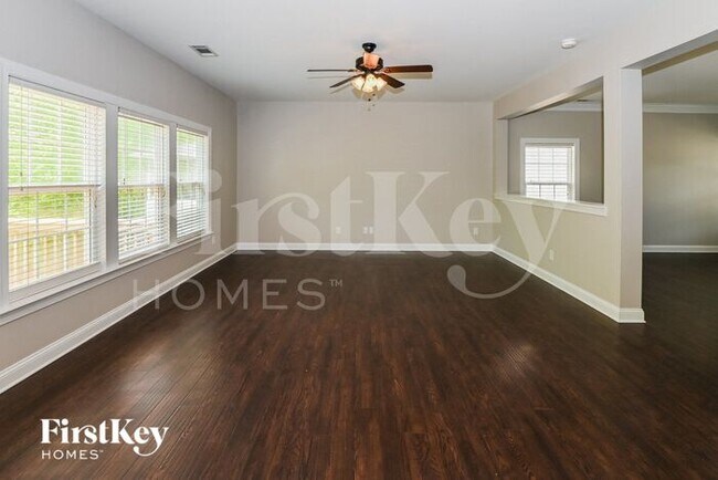 Building Photo - 123 Farmers Folly Dr