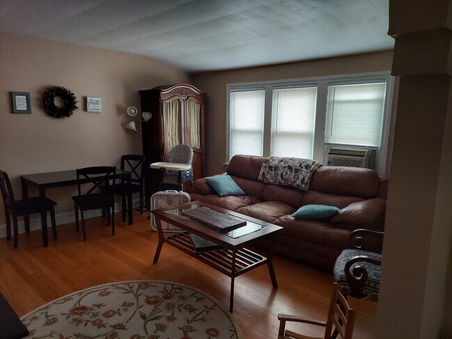 Living Room - 5445 N Lotus Ave