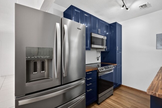 Building Photo - 76 NE 170th St
