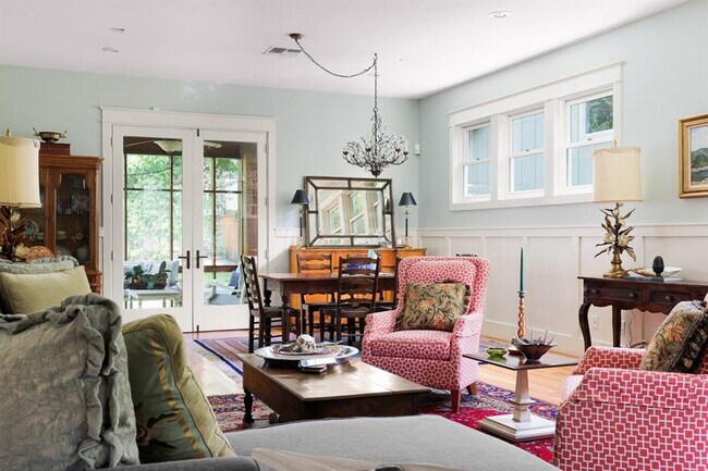 Foto del edificio - 4811 Woodview Ave