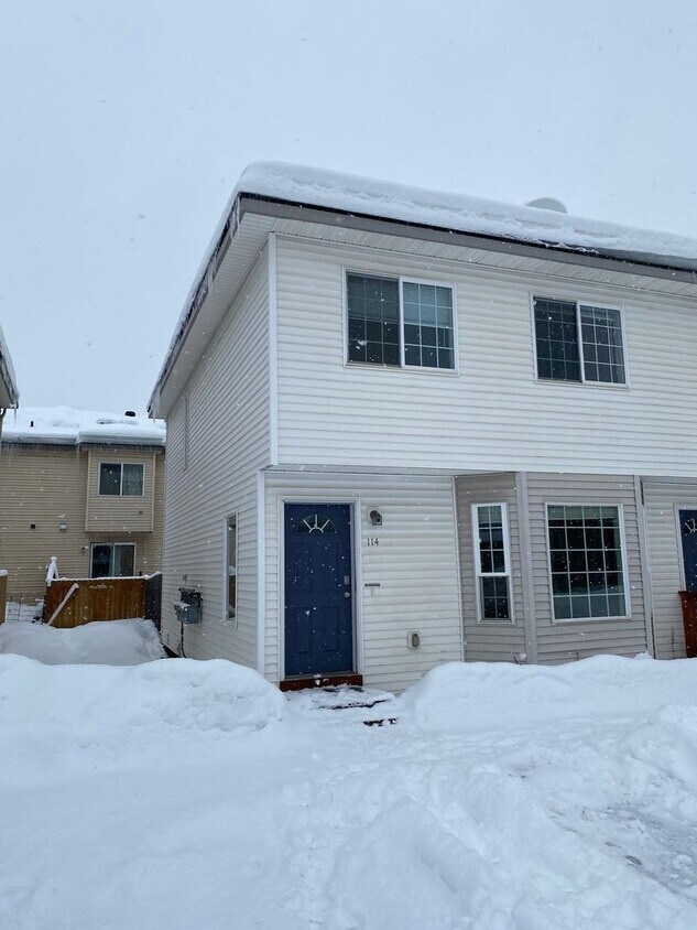 Foto principal - A lovely (3) bed, (2) bath end-unit townho...