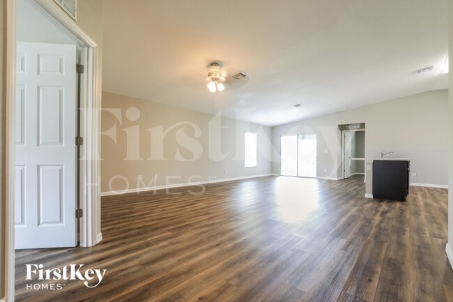 Foto del edificio - 22586 Laika Ave