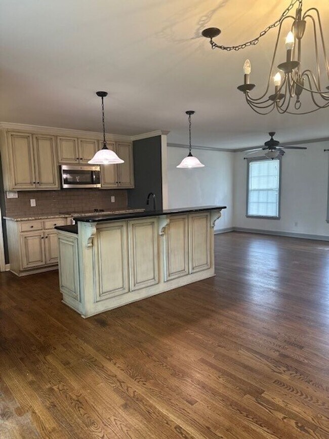Building Photo - 3 Bed/2 Bath Home - Minutes from SJAFB, Sh...