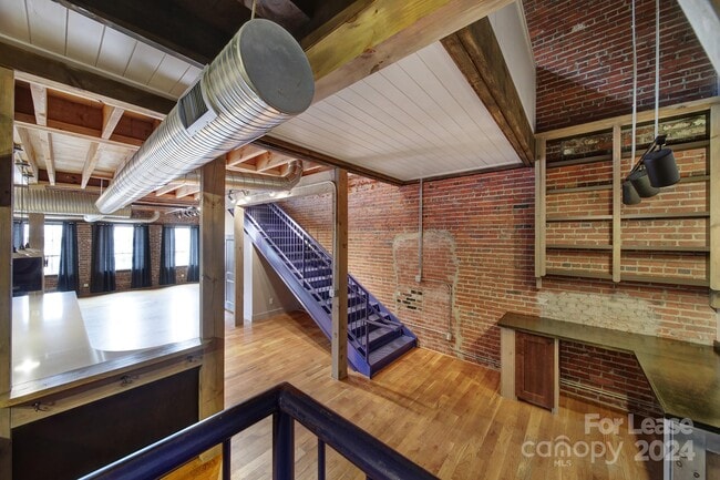 Building Photo - 162 South St