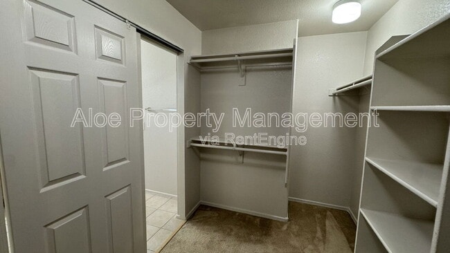 Building Photo - 491 W Ebony Way