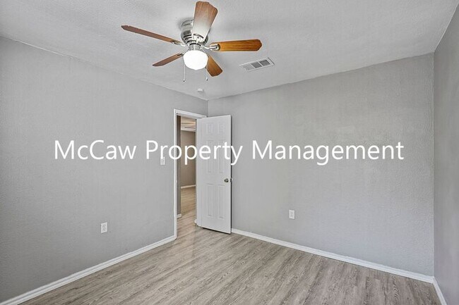 Foto del edificio - 8512 Wyatt Dr