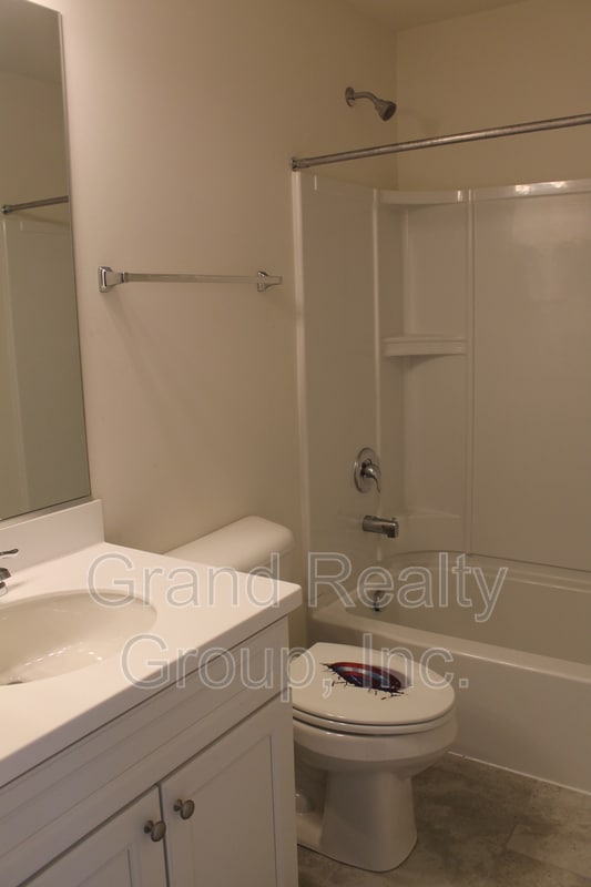 Building Photo - 7106 Country Club Hills Dr