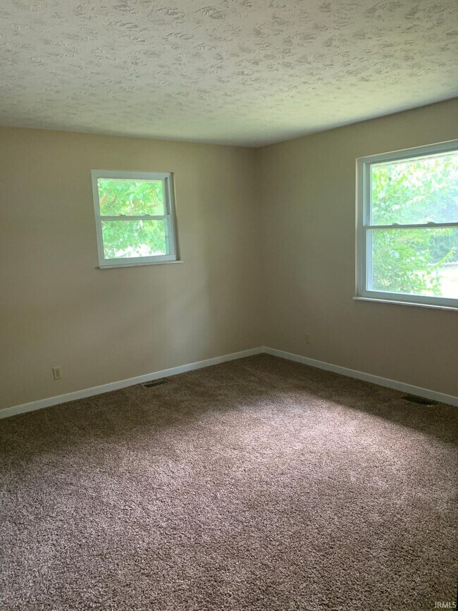 Foto del edificio - 2424 Sycamore Ln