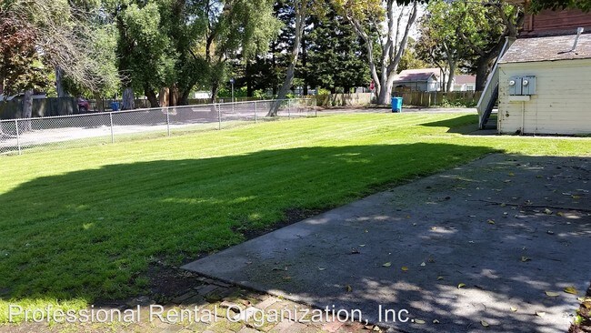 Building Photo - 1070 Azuar Drive