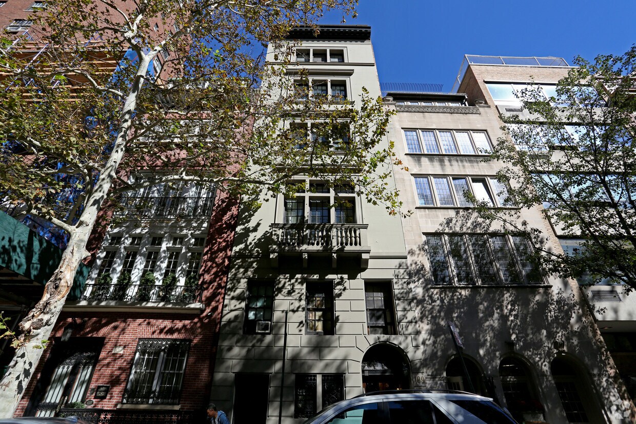 Building Photo - 109 E 73rd St