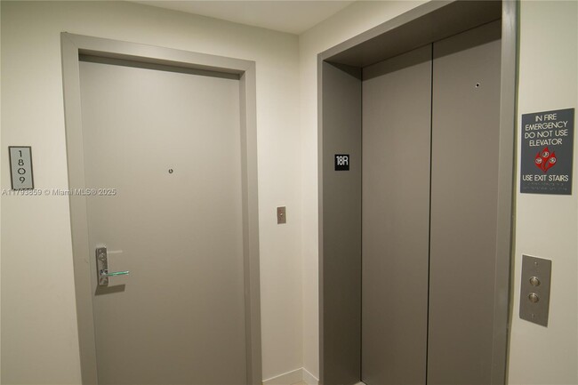 Foto del edificio - 488 NE 18th St