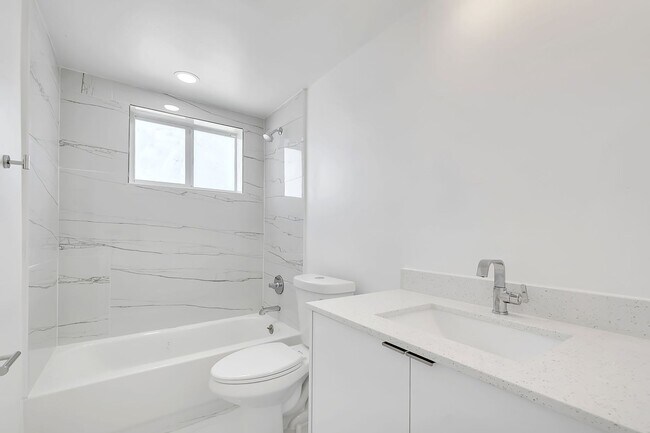 Building Photo - Brand New 2023 Renovated Building! 1 Bd/1 ...