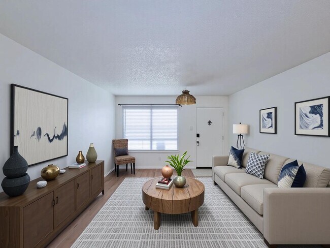 Foto del edificio - Charming and spacious one bedroom upstairs unit located in the courtyard by Clear Lake. New paint...