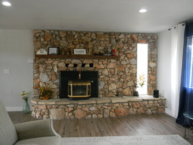 Building Photo - 41933 Lilley Mountain Dr