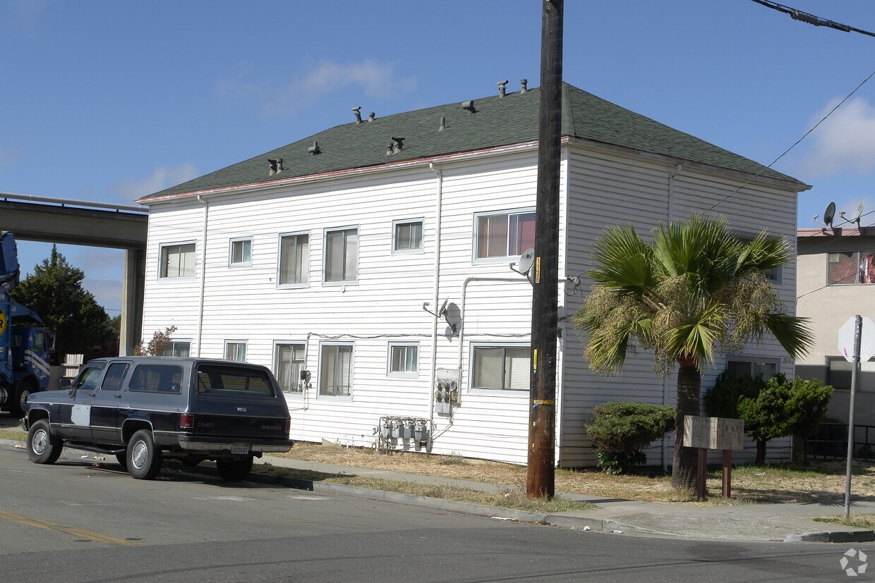 Primary Photo - 33891 11th St