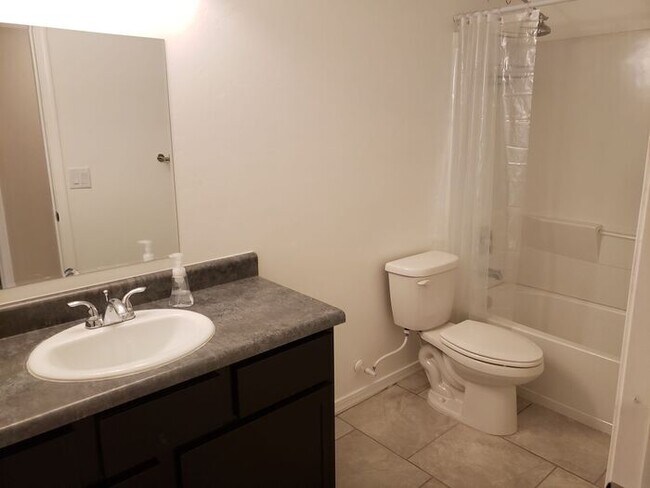 Building Photo - Brand New 4 bedroom on SW side!