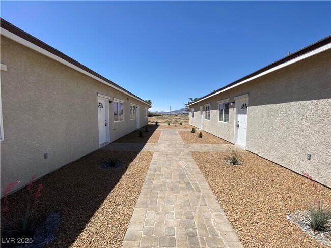 Foto del edificio - 1390 Ogallala St
